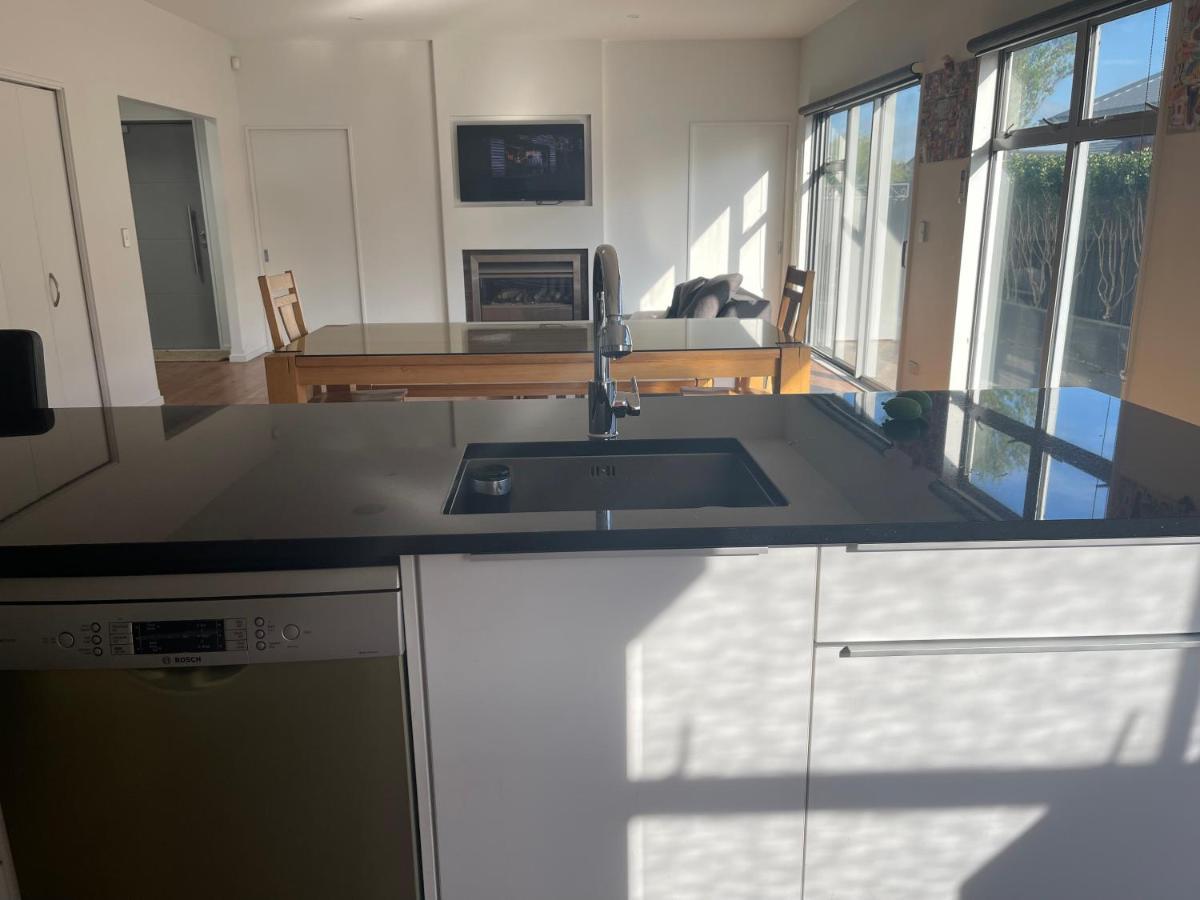 Stunning Park Side Holiday Home Christchurch Buitenkant foto